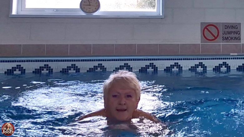 Uk Joolz: Naked Swimming!