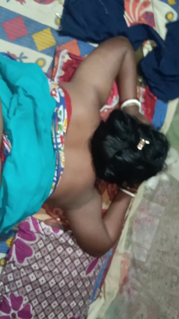 Monika Bhabhi: インドのバービセックスビレッジの主婦