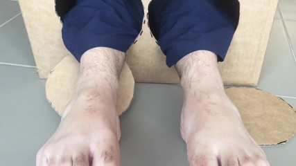 Manlyfoot: Překvapivé dodání Je glory hole se sadou sexy velkých mužských...