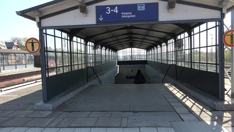 German amateur - 100% German hardcore videos: Fat German Slut Loves Pissing in Public