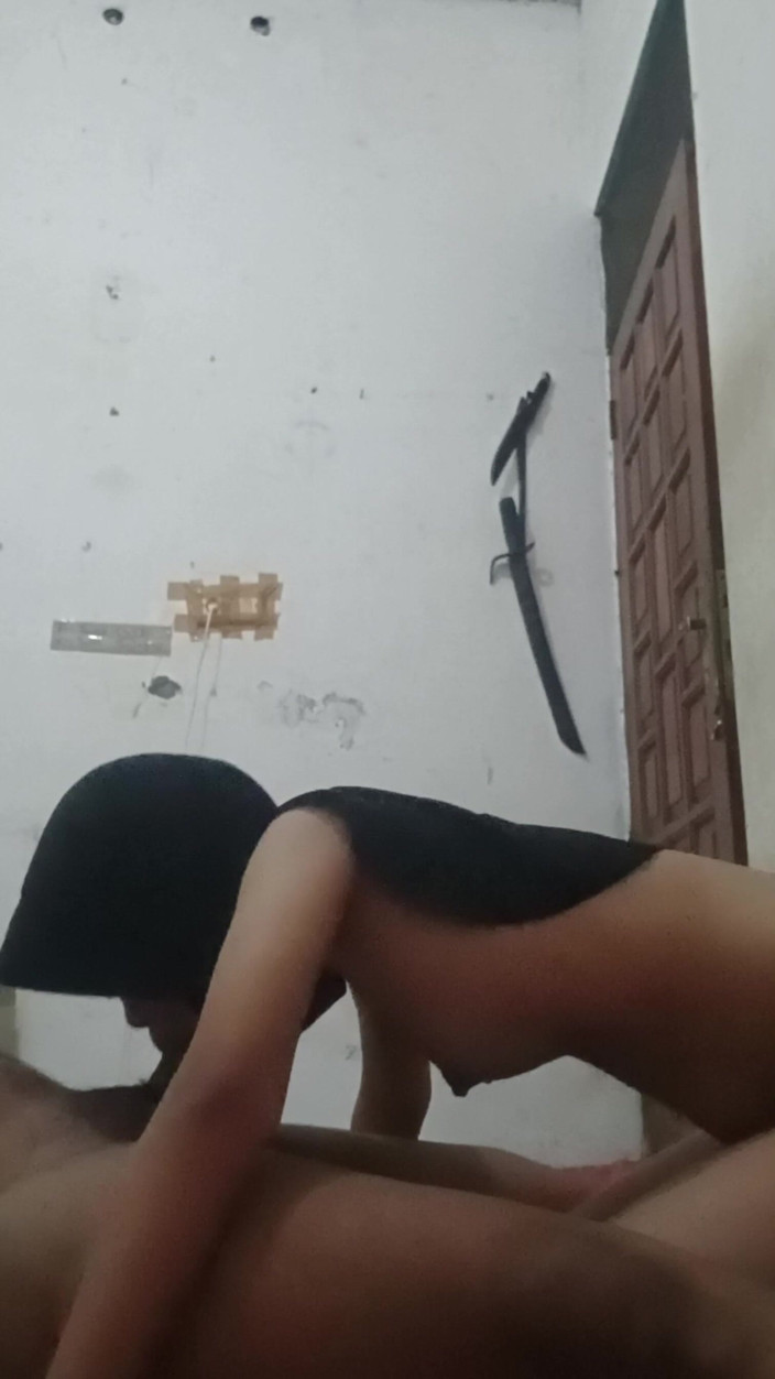 Theresia Nirvana: 18-jährige hijab-studentin, die hyper-sex ist