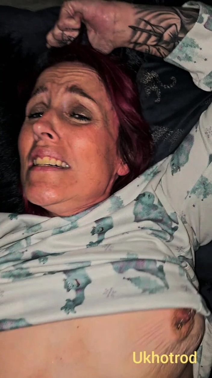 UK Hotrod: Pozdní noční šukání na misionáře