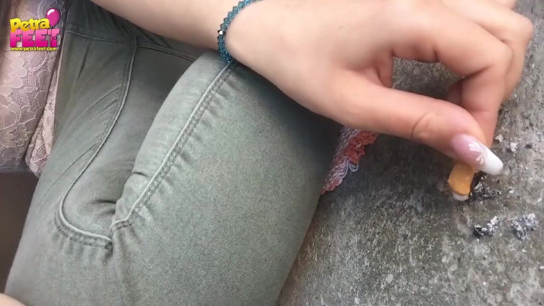 Smokin Fetish: Sweet Italian brunette likes smoking outdoors