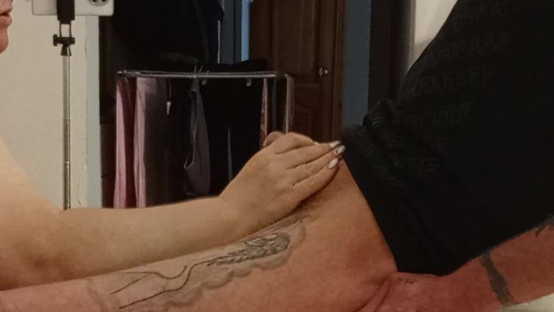 Zona901: Komşu yağlı yarakla elle muamele çekiyor