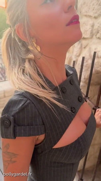 Presumiendo de postre, Polly Gardel, actriz porno se folla fuera y bebe semen
