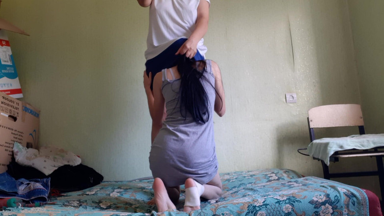 Lesbian-candys: Коли ми були одні вдома, я спокусив мачуху свого хлопця