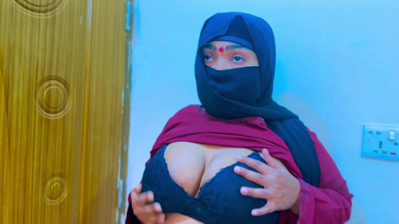 Aria Mia: Mucama caliente disfruta del sexo después del trabajo en la...