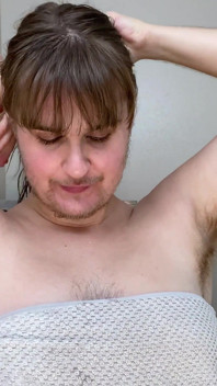 Première fois que je me rase les poils du visage