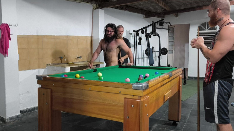 carmonaoficial: Гратися з друзями, роздягаючись