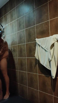 Jimbob and Moana Fuck in the Shower