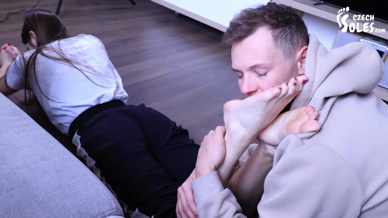 Czech Soles - foot fetish content: Experiență cu colega de cameră fetiș cu picioare cerești