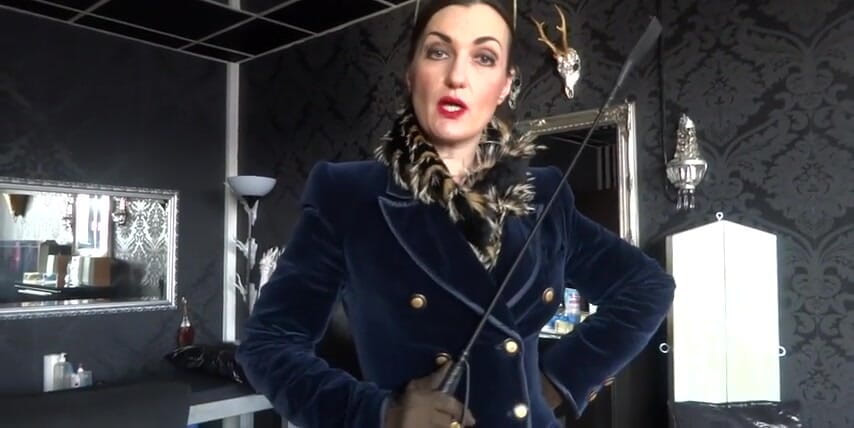 Lady Victoria Valente: Porra no meu garoto de botas de montar e choramingando...