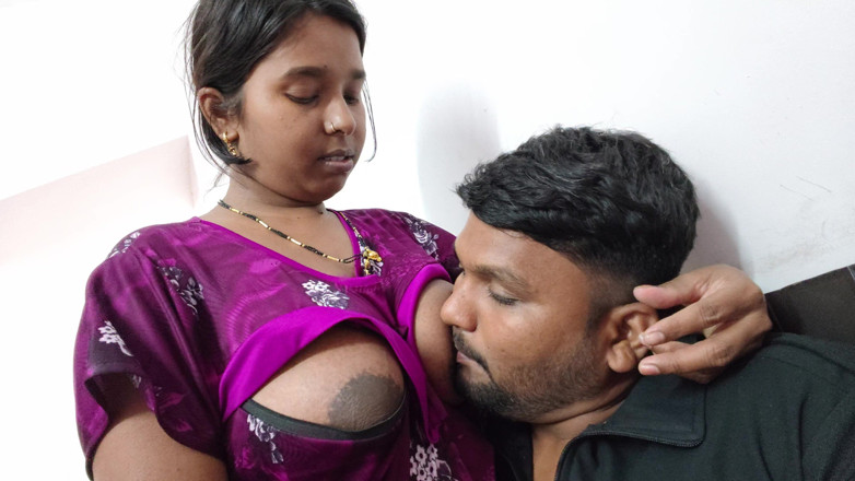 Premi pooja: Daver Menghisap tetek bhabhi.