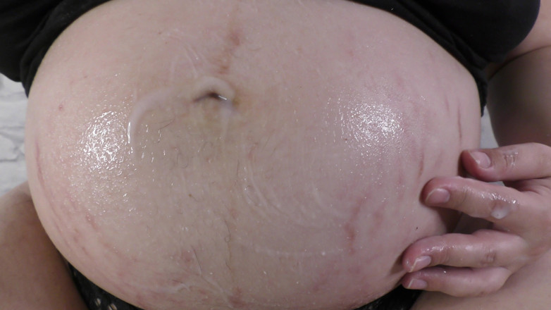 Milky Mari: Married pregnant woman taking a lot of cum in bukkake...