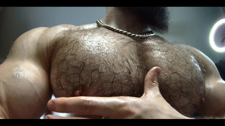 Mister Stone: Moi, Pecs, tu baves.