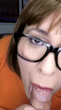 Velma ek gavaah ka intaravyoo leti hai