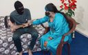 Shilpa Bhabhi: Hete Indische stiefneef betrapt op het aftrekken van haar tante...