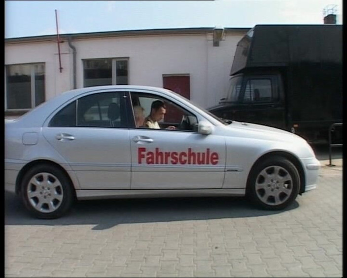 Enjoy German porn: Pelacur rambut pirang asal jerman dientot di dalam mobil