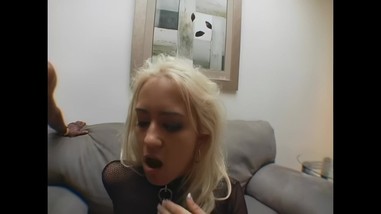 Double Penetration Party: 2 kontol untuk cewek nakal