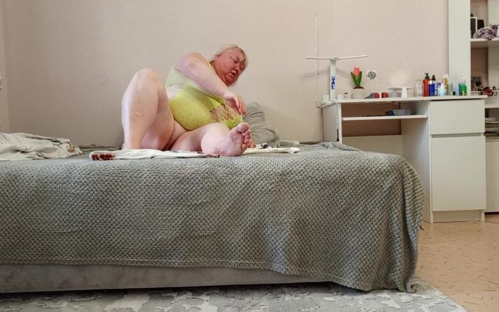Zona901: Sogra masturba sua buceta com brinquedos até o orgasmo