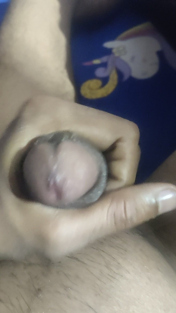 Gigolo Tv: Bendalir pemuda saya keluar dari zakar saya