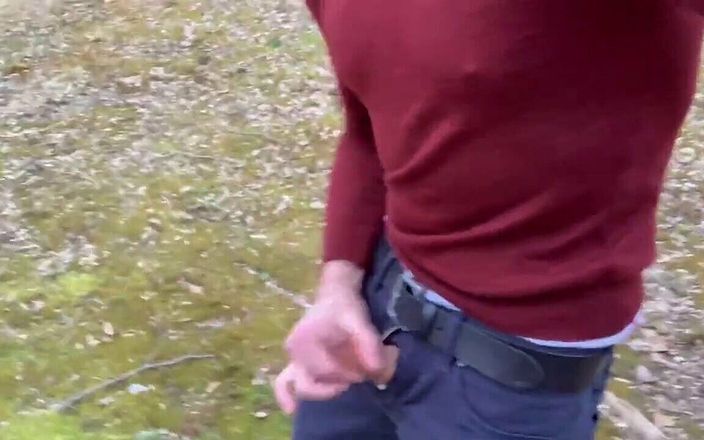 Tjenner: Ich wichse und squirte sperma auf meine jeans im park!