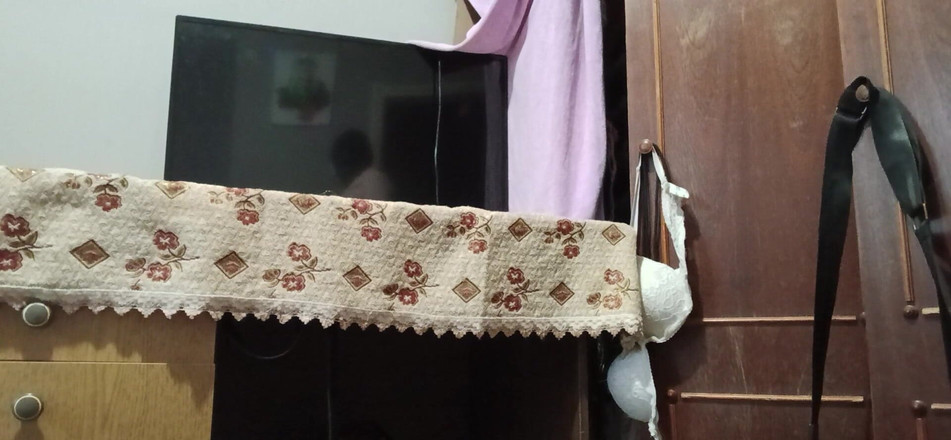 Lesbian-candys: Meu professor me inclinou e me colocou em uma posição...