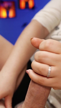 Pulă care se masturbează. Jocuri pentru adulți