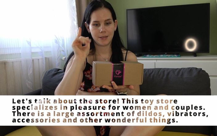 Anna Sky: Schoonheid Anna trekt een zwarte dildo uit van funzze speelgoedwinkel