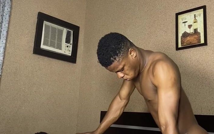 Blackthug20k: Trabalhadores do hotel se conectam em um quarto