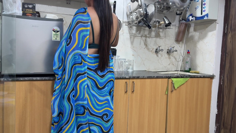 Hornycouple149: Fiul vitreg este dependent de porno și mama vitregă își folosește corpul...