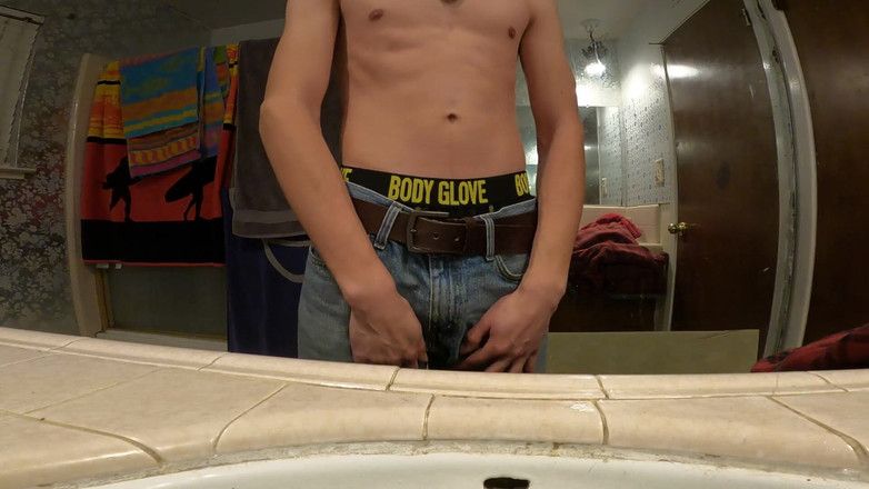 Z twink: Shirtless Flexing Schat