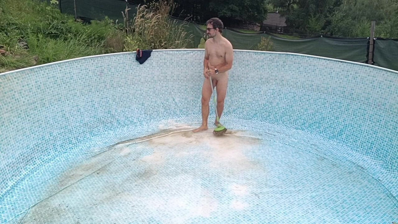 kickerscooter: Naked in the Garden: Dirty Handjob in the Pool