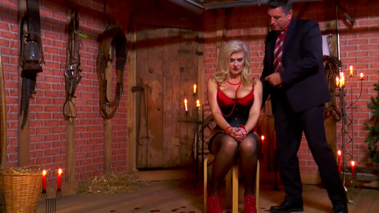 German BDSM MMV: Пожалуйста, сэр, используй меня! - Брюнетку с длинными ногами связывает и доминирует черный господин
