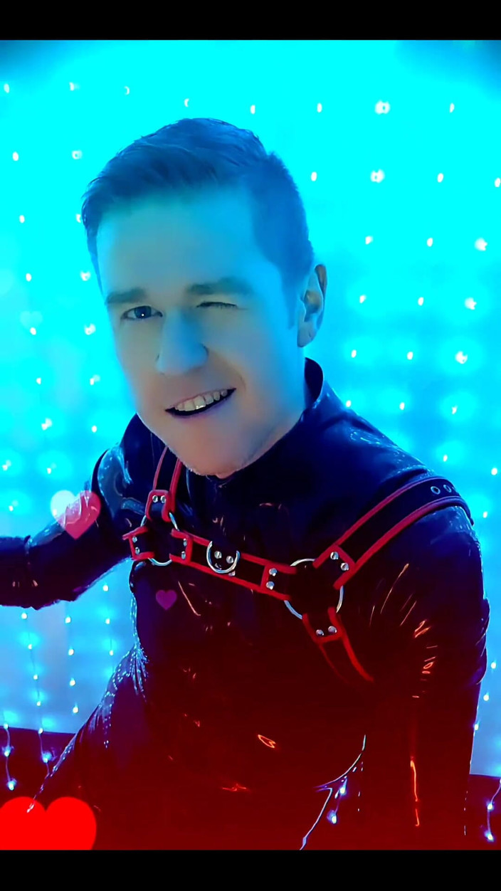 Roman Heart: Vide clip outtake voor mijn nieuwe reellatexrubberblackstyle