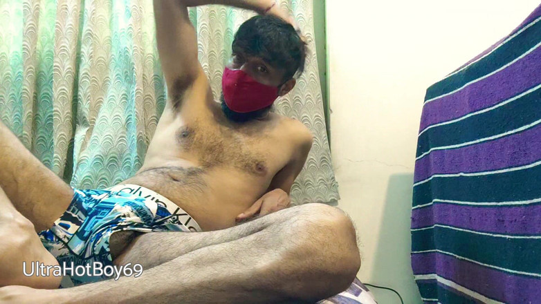 UltraHotBoy69: Chillout Inroom dengan celana dalamku
