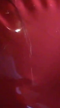 MILF kouří velký penis zblízka