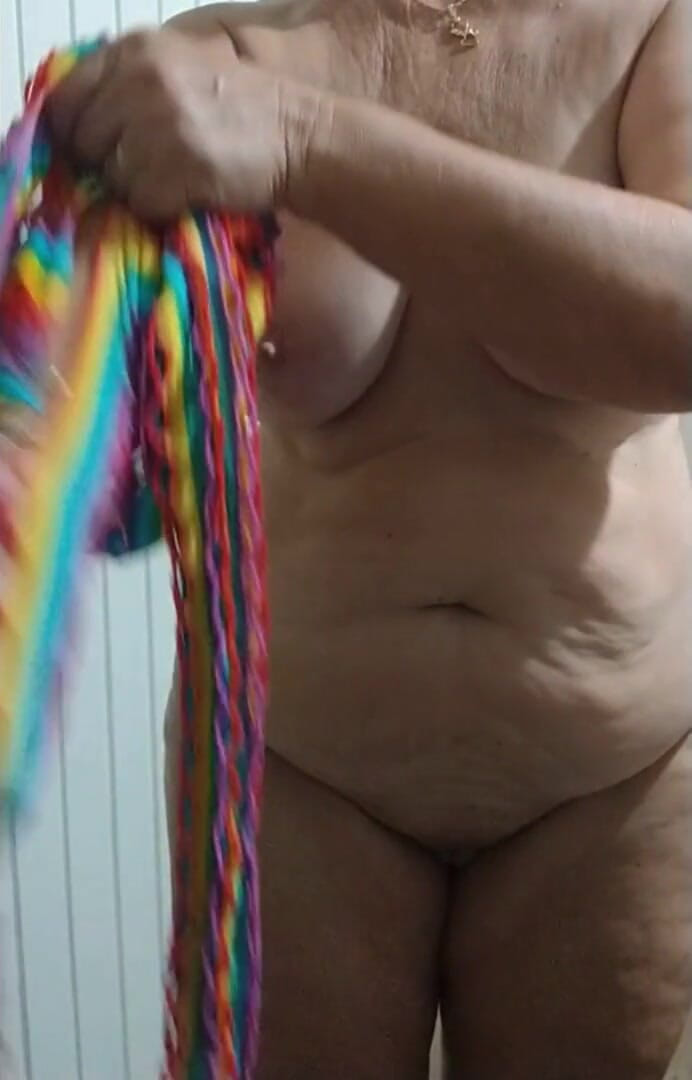 Priscila: 거리에서 카니발에 입을 옷을 보여주는 새엄마, 어떻게 생각하시나요?