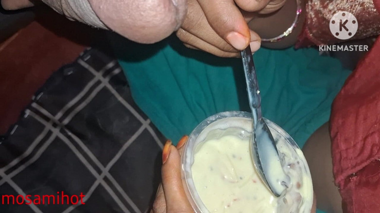 Mosamihot: Adik tiri menantu desa ini memasukkan krim ke dalam susu...