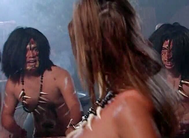 Real Swingers: 2つのゴージャスな女の子は、角質の男の束によって肛門掘削を取得します