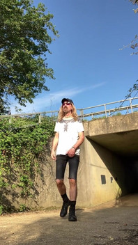 Longhairdude honí a stříká na Podchodu
