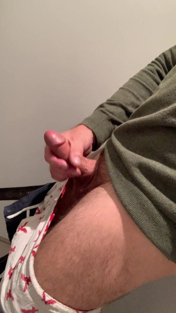 TJenner: 角质！所以我在机场马桶里撸管