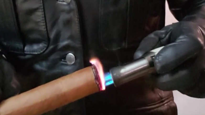 MusclesCigarsFFPig: Bluf Smoking