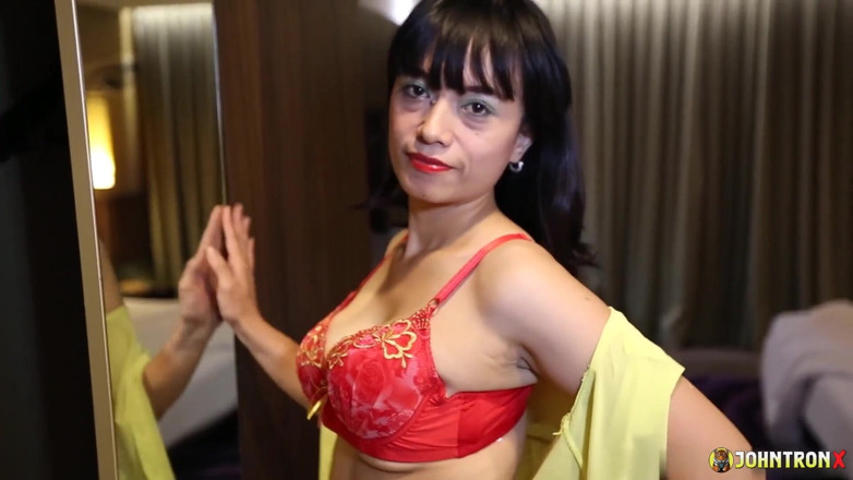 John Tron X: Johntronx - MILF Asia bertetek besar berkongkek tegar seperti seorang pro