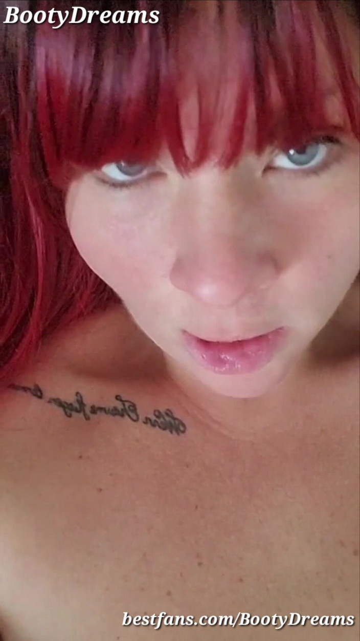 BootyDreams: Orgasme ganas dengan dildo dan memuaskan
