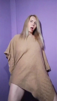 Tocando-me sob o poncho
