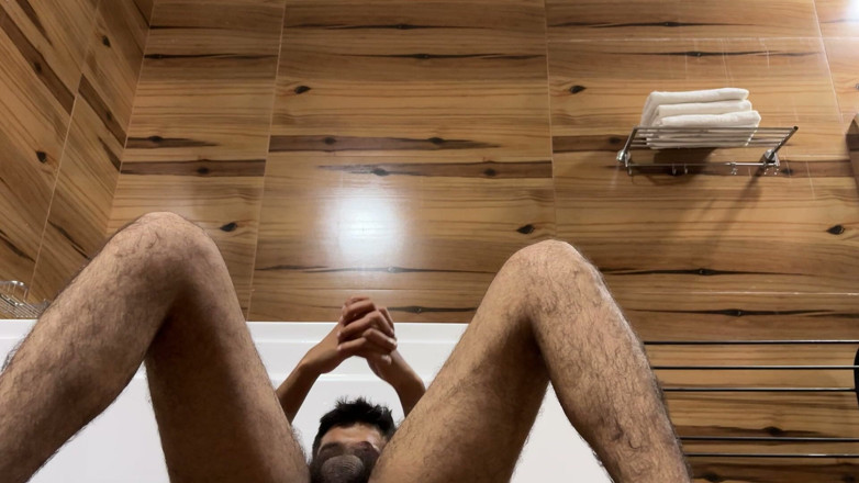 Alyssa Karim Merali: Mladá Sissy prstí sama k orgasmu