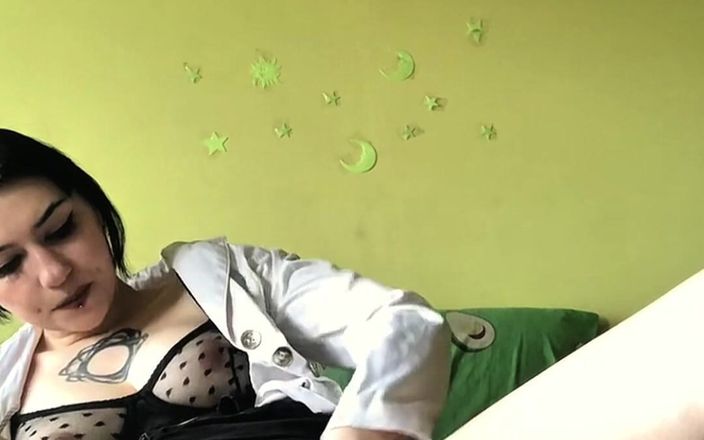 SynergyVibe: 그녀의 얼굴에 정자를 가진 학생, 그녀의 쪼이는 보지를 따먹어!