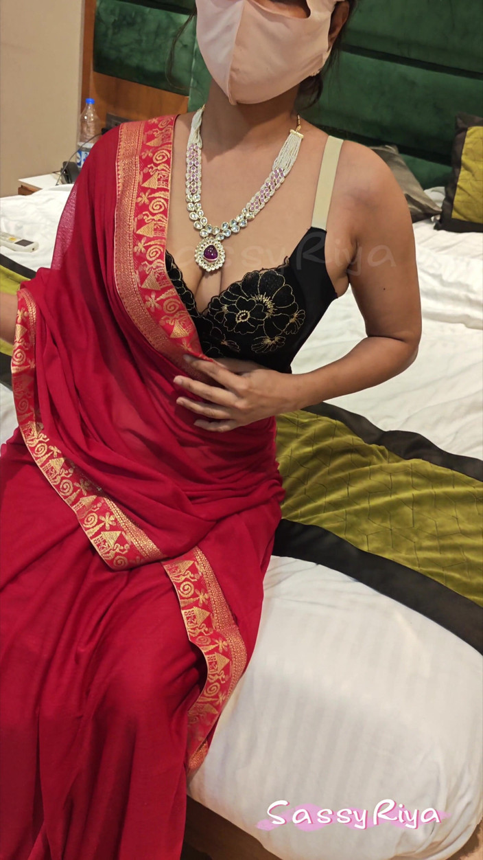 Sassy Riya: Sassy Riya Wearing Saare