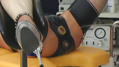Rubber & Clinic Studio - 1ATOYS: 橡皮撒尿游戏